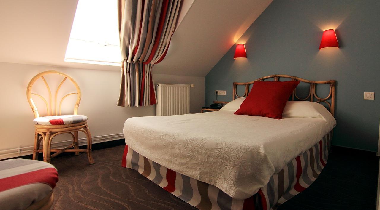 Logis Hotel Les Fuchsias Saint-Vaast-la-Hougue Exterior photo