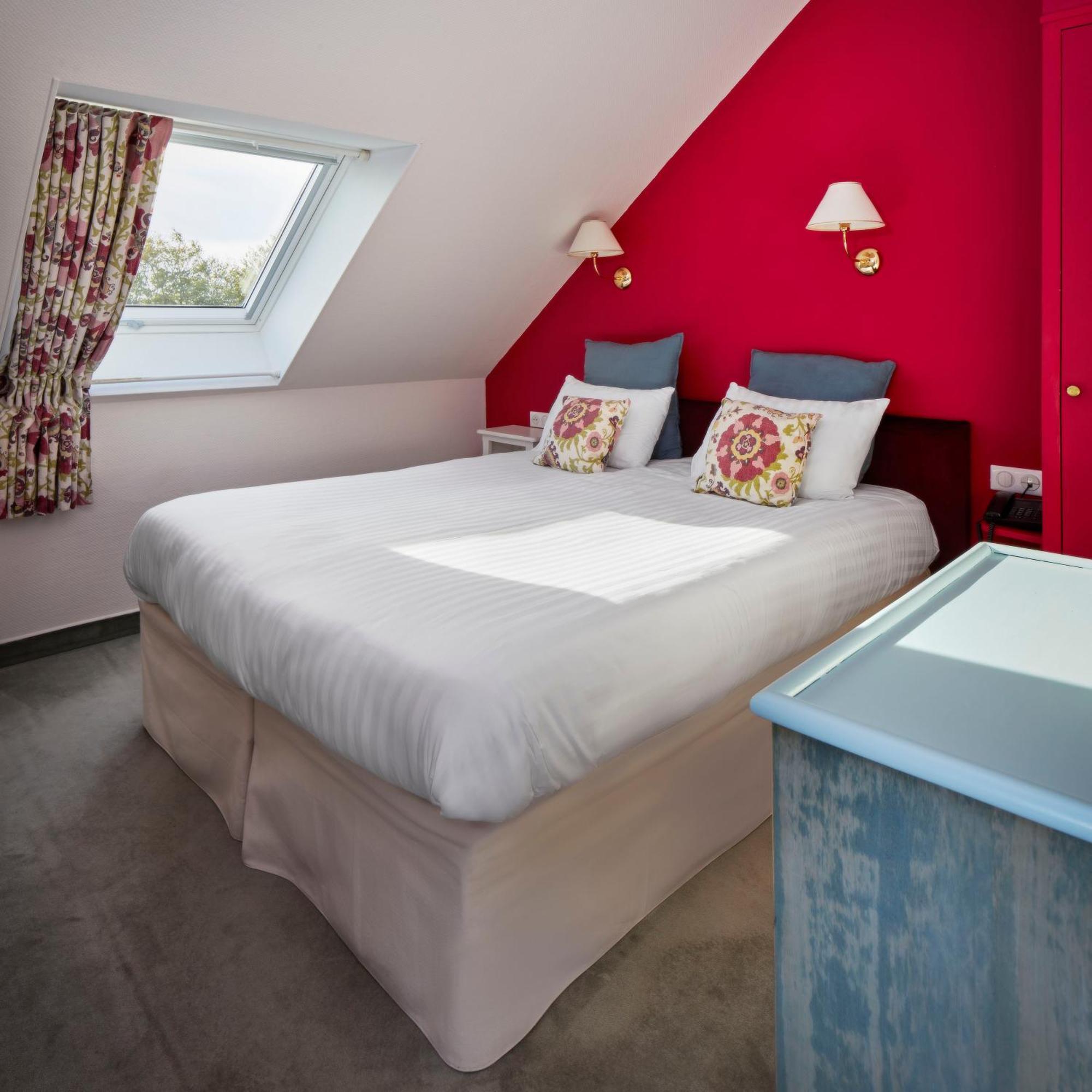 Logis Hotel Les Fuchsias Saint-Vaast-la-Hougue Exterior photo
